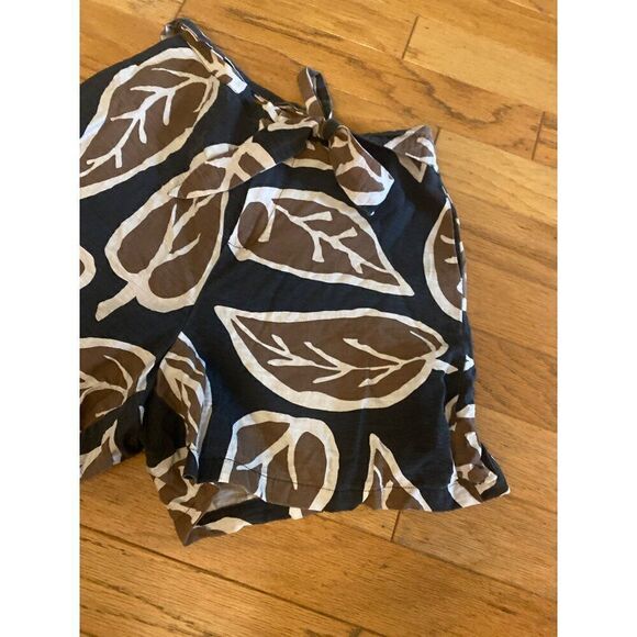 Who What Wear Womens Leaf Print Shorts Size M Black & Brown With Side Pockets - Picture 2 of 10
